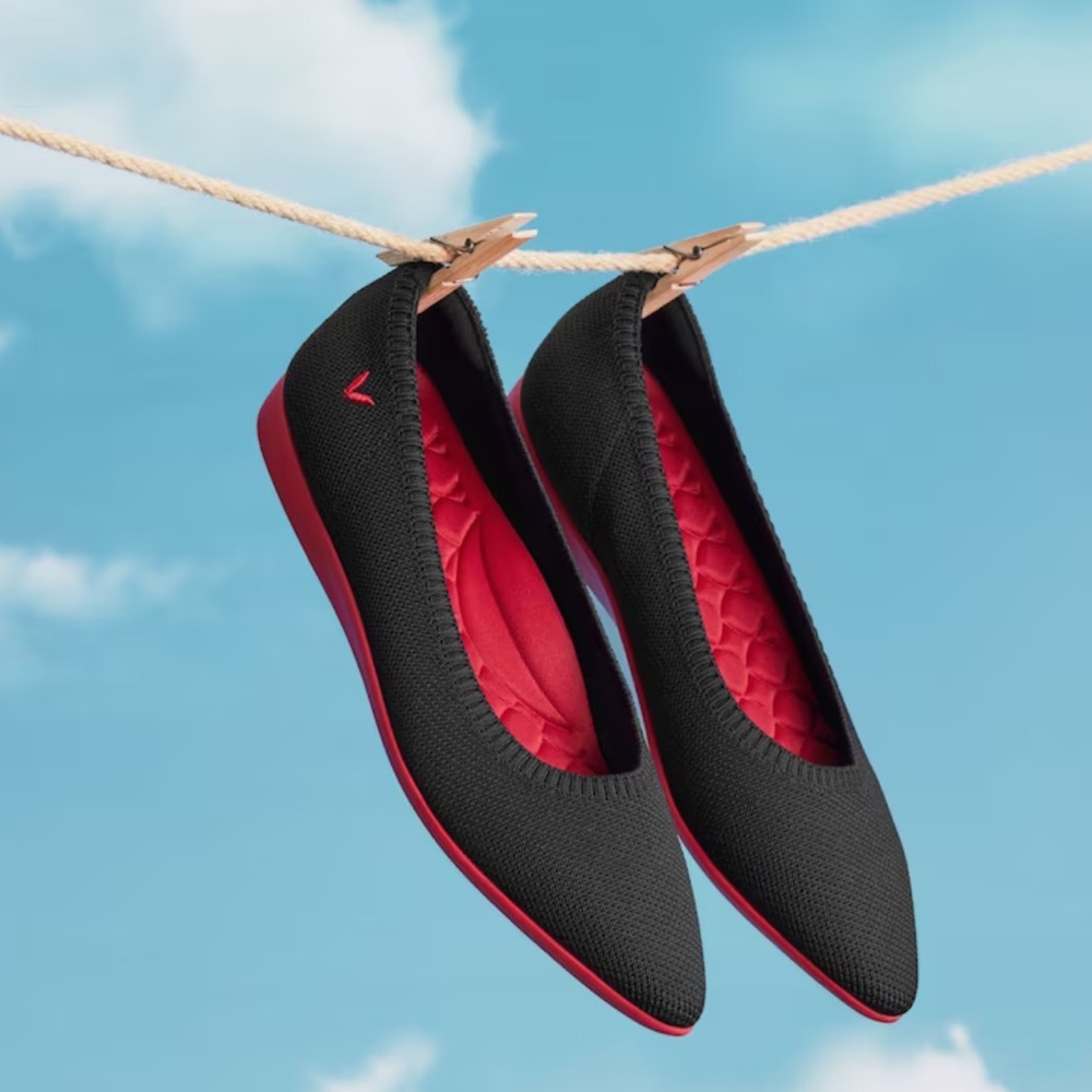Vivaia Lightweight Pointed-Ballet Flats (Aria Walker) in Black/Red Size 39.5 - Picture 15 of 15